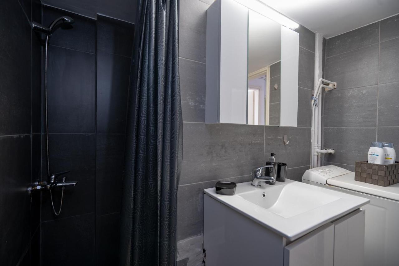 Dimotiko Theatro Metro St. 1 Bedroom 4 Pers. Flat ピレウス エクステリア 写真