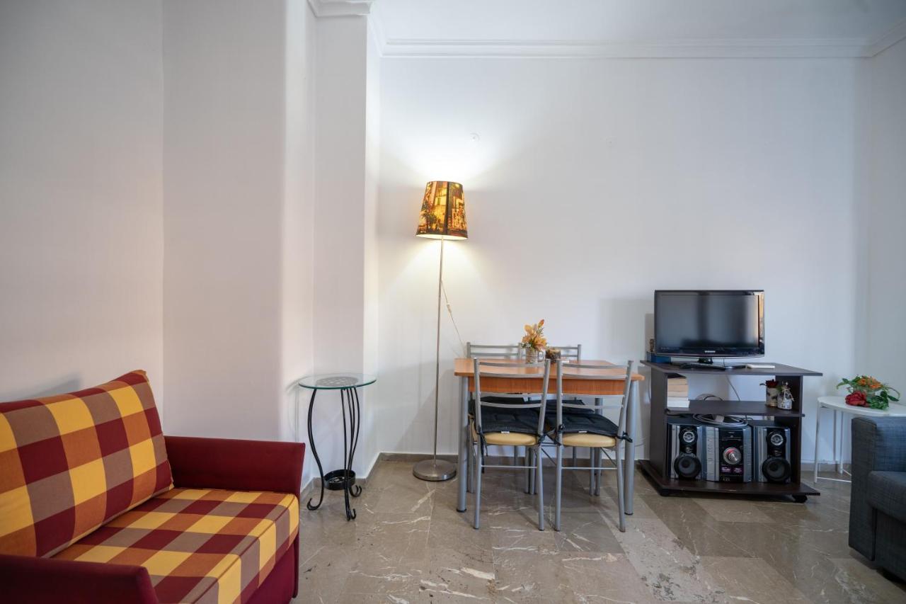 Dimotiko Theatro Metro St. 1 Bedroom 4 Pers. Flat ピレウス エクステリア 写真