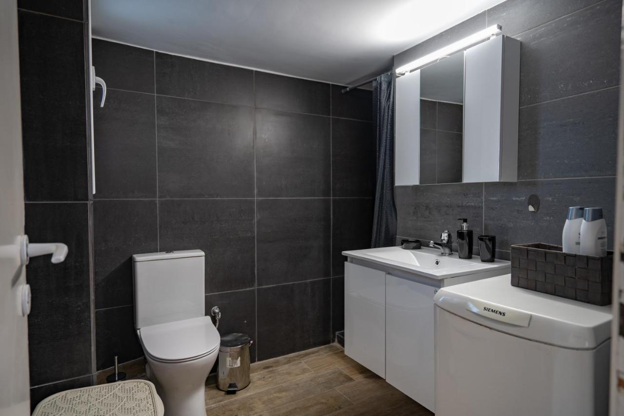 Dimotiko Theatro Metro St. 1 Bedroom 4 Pers. Flat ピレウス エクステリア 写真